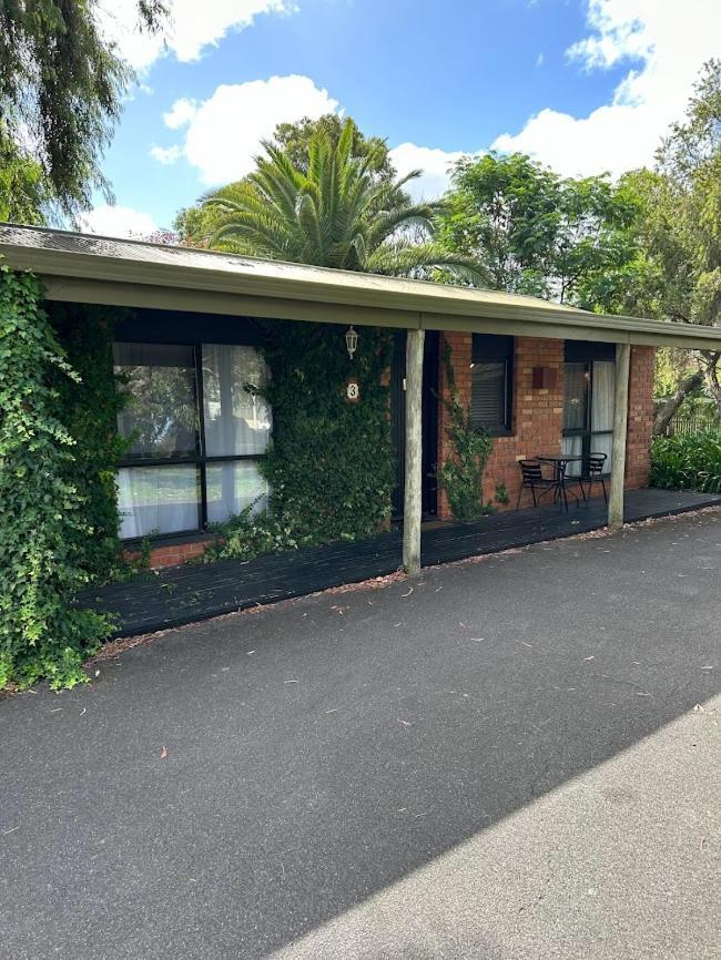 Best Western Colonial Village Motel Warrnambool Exterior photo