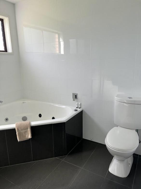 Best Western Colonial Village Motel Warrnambool Room photo